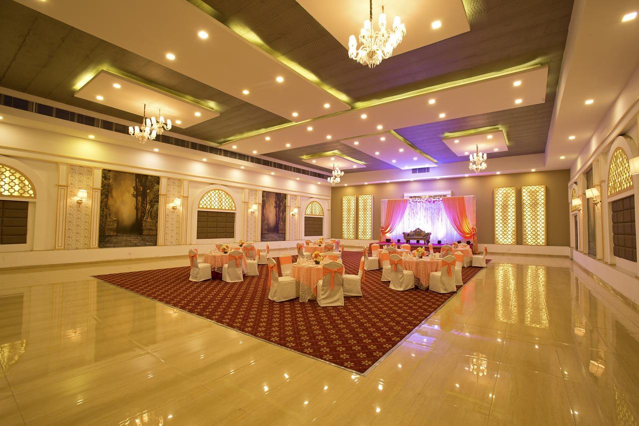 Inde Hotel Chattarpur New Delhi Bagian luar foto