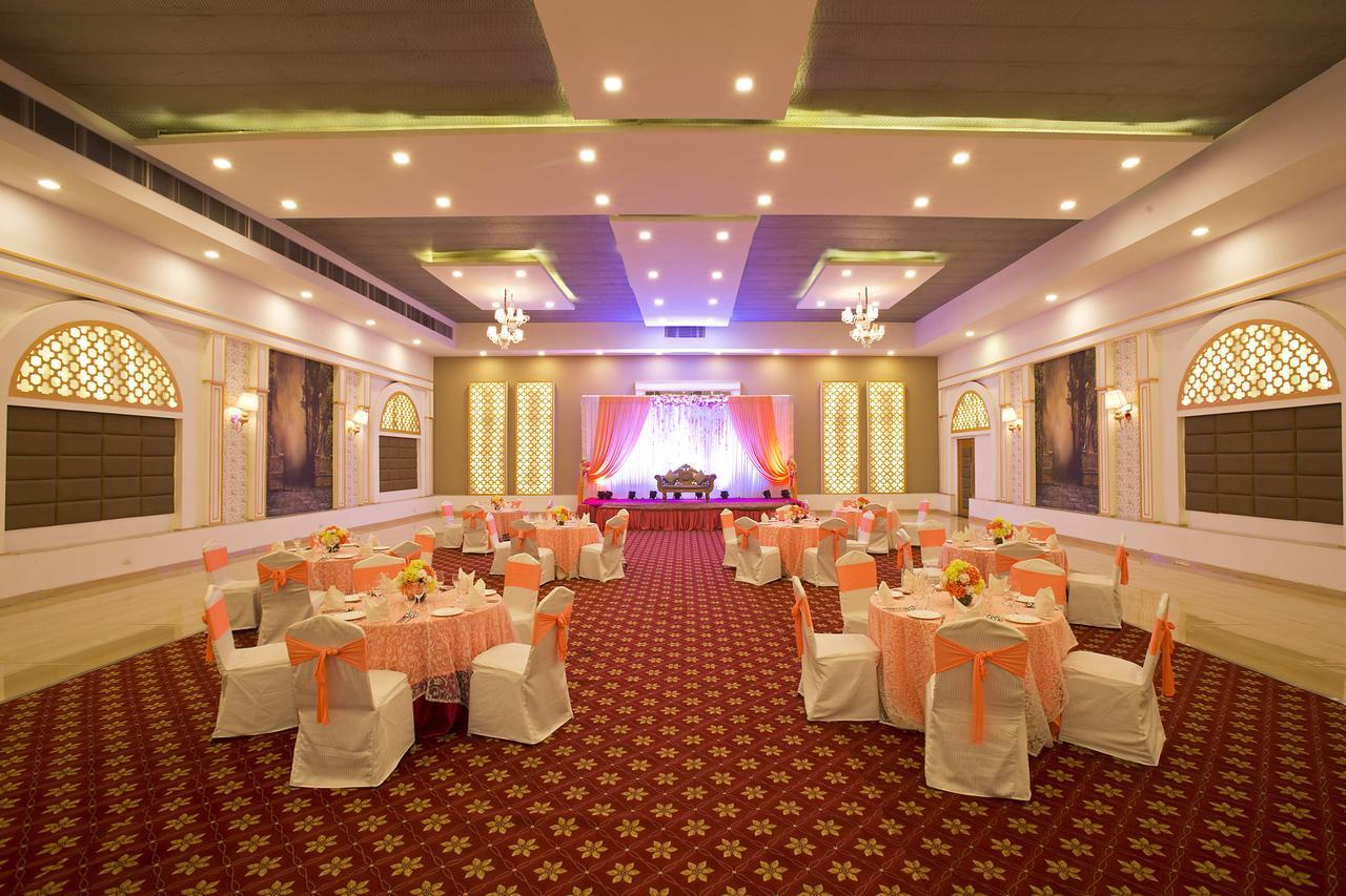 Inde Hotel Chattarpur New Delhi Bagian luar foto
