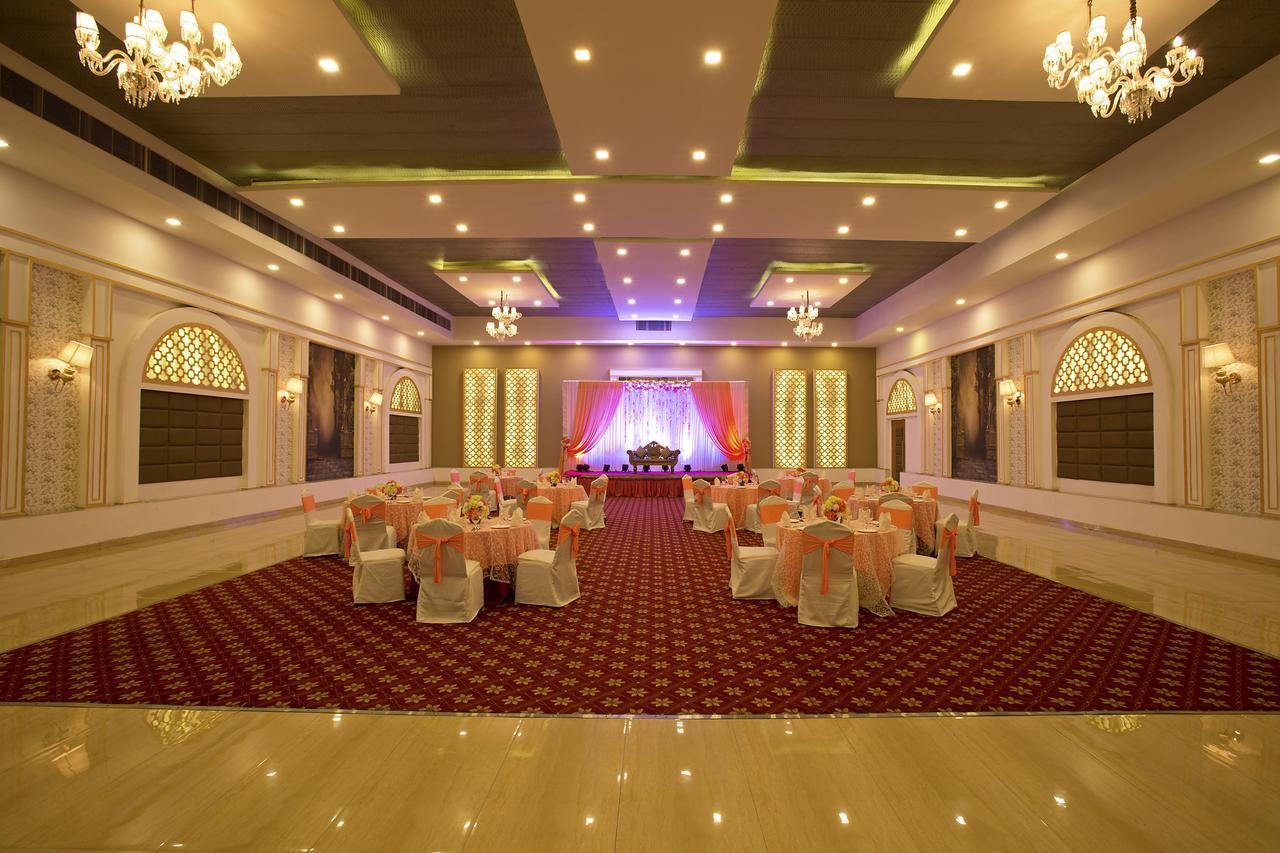 Inde Hotel Chattarpur New Delhi Bagian luar foto