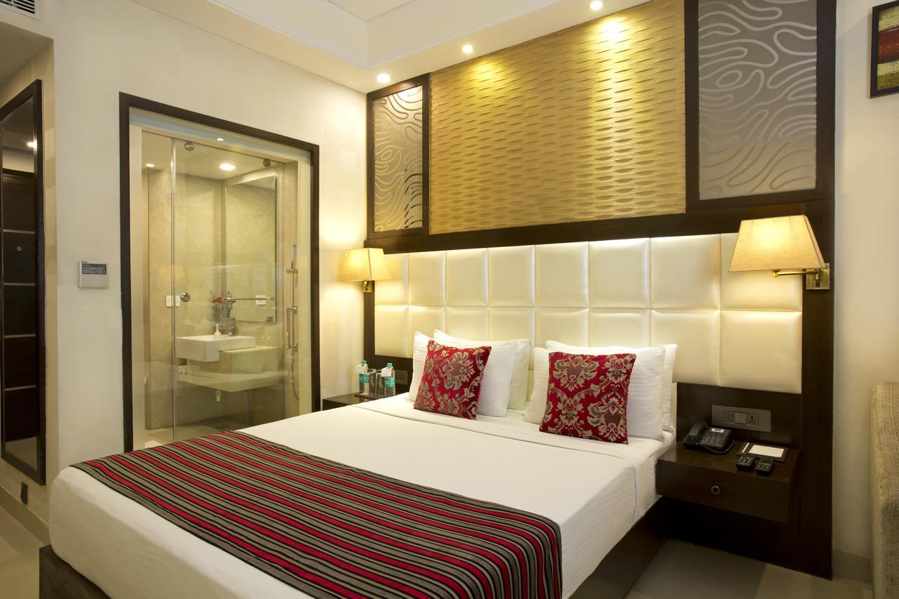 Inde Hotel Chattarpur New Delhi Bagian luar foto