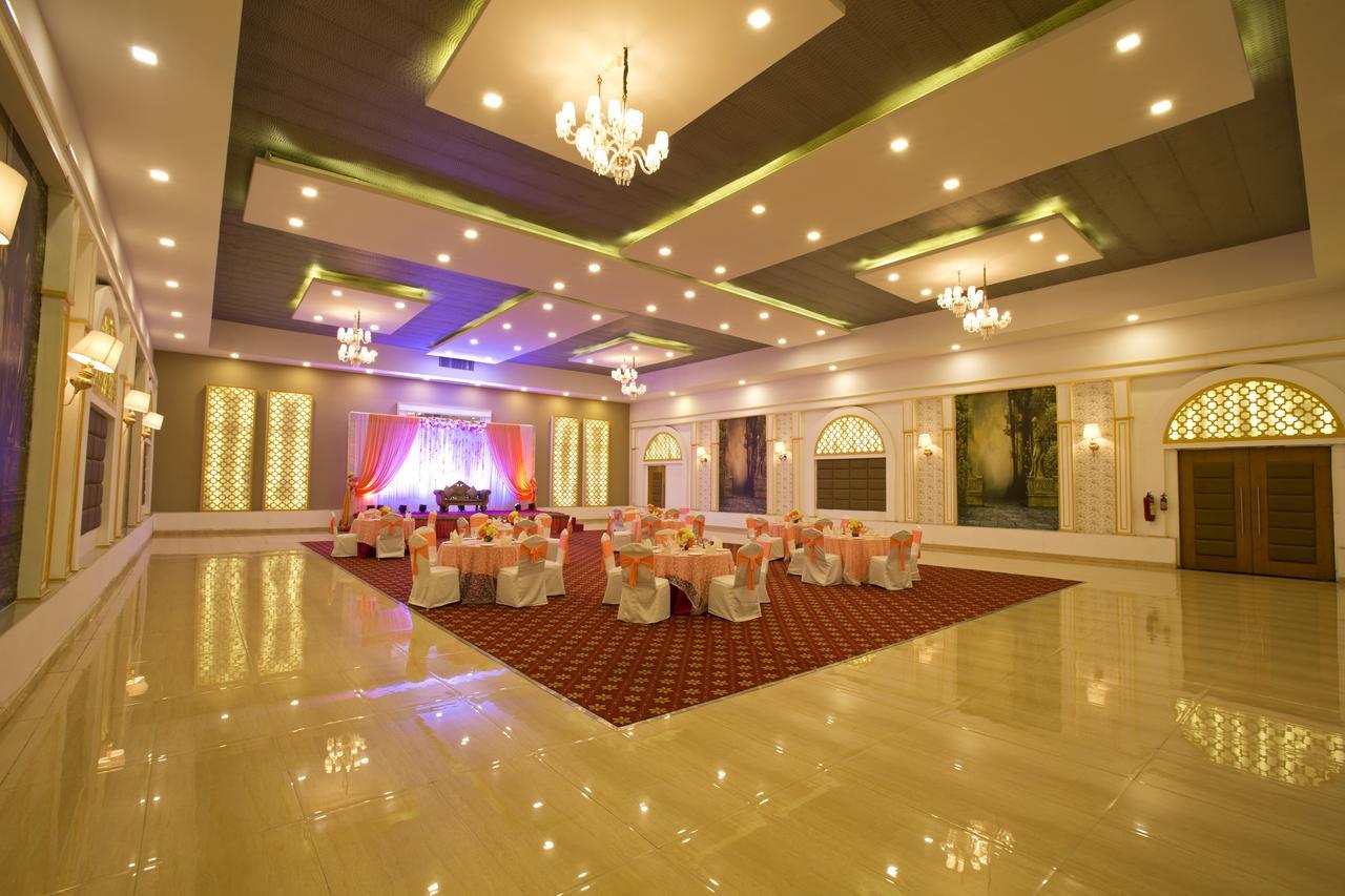 Inde Hotel Chattarpur New Delhi Bagian luar foto