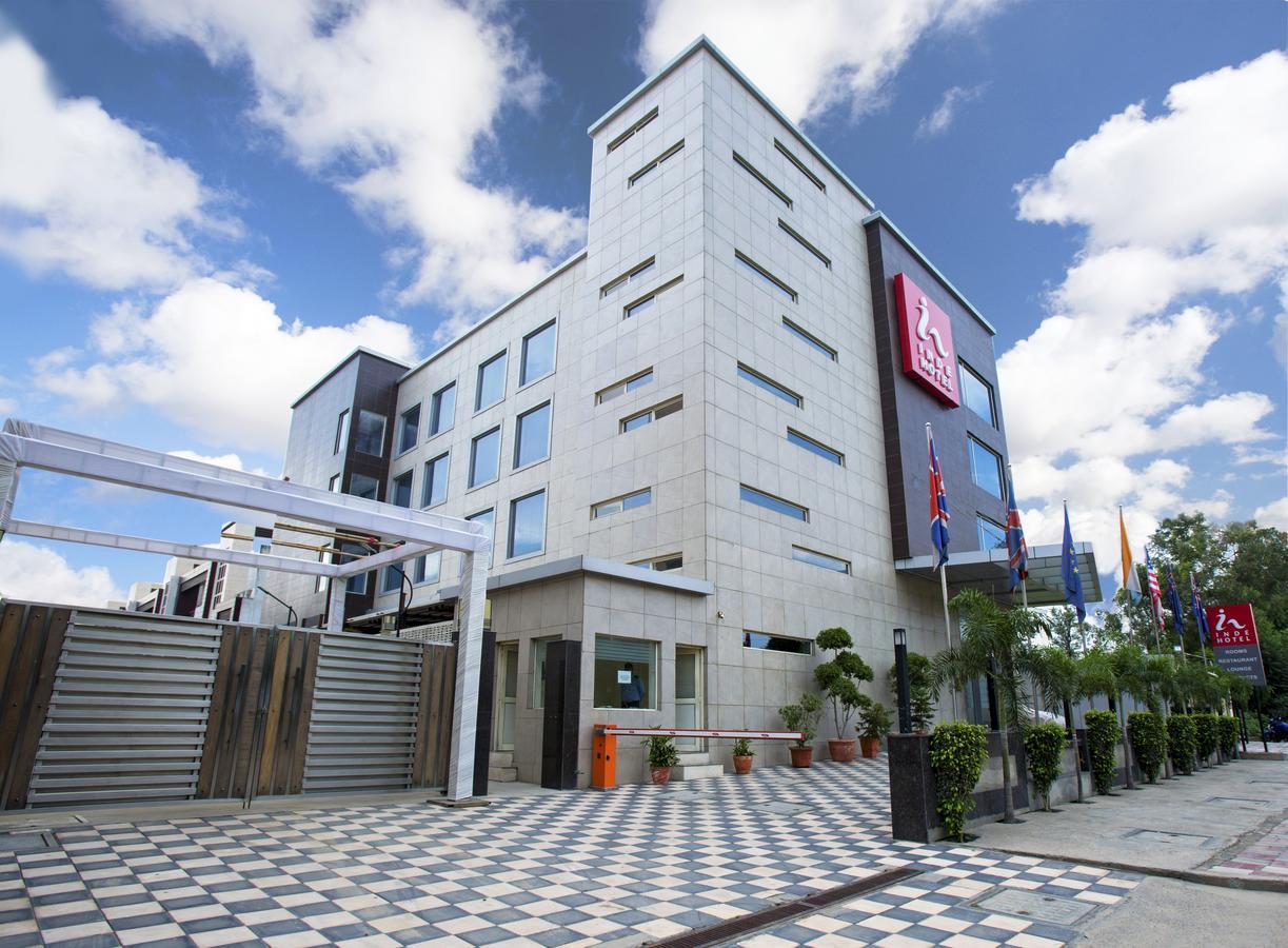 Inde Hotel Chattarpur New Delhi Bagian luar foto
