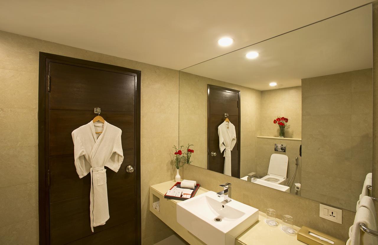 Inde Hotel Chattarpur New Delhi Bagian luar foto